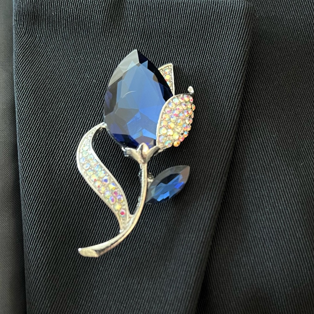 Fashion Trend  2024-2025. Flower Brooch.